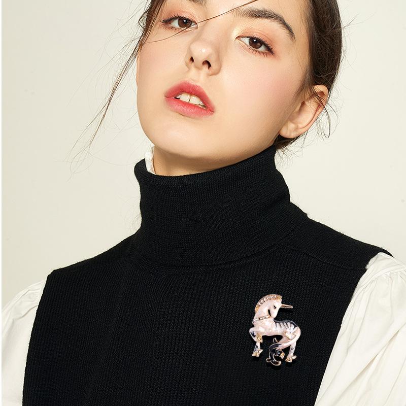 Retro temperament Versatile white horse brooch Unicorn, suit clothing animal cartoon metal one-word pin