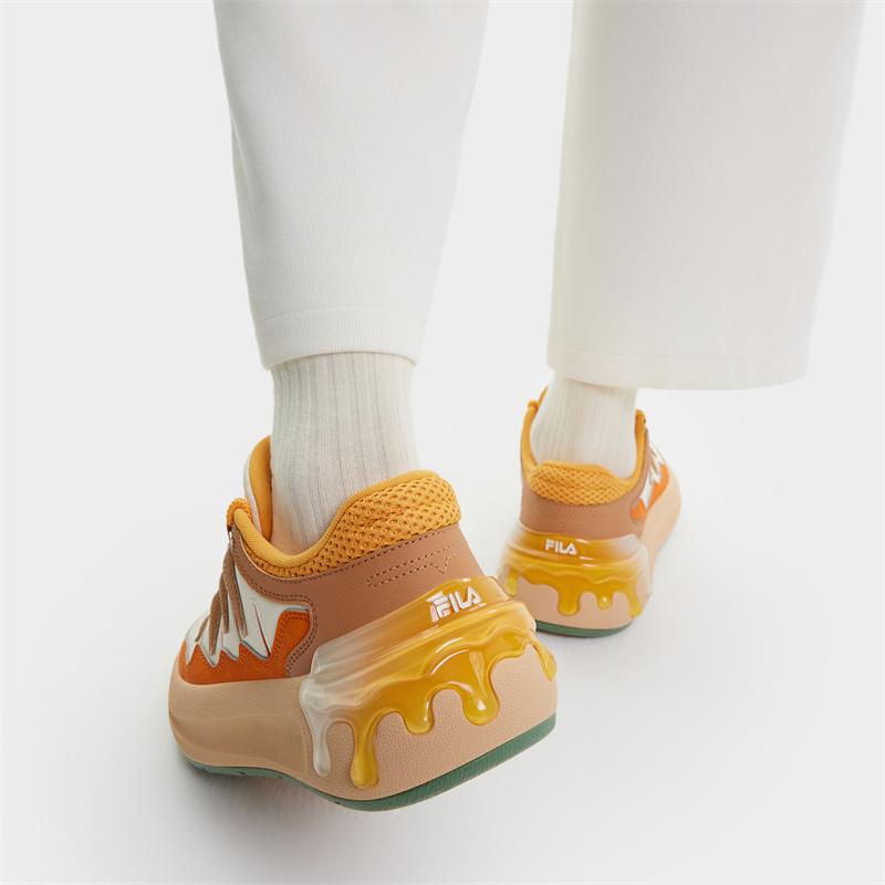 FILA Carrot 2 Comfortable Versatile Fashionable Durable Low-Top Sneakers Women sneakers White Orange F12W431212FPD