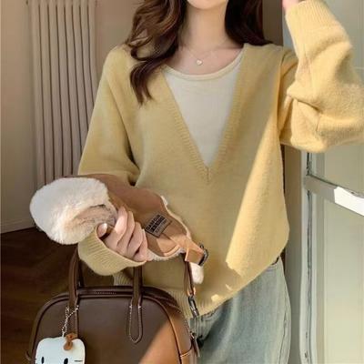 Farbblichter V-Ausschnitt Fake-Zweiteiler Strickpullover für Damen Herbst und Winter Neues Designgefühl, dünner Pullover für Damen