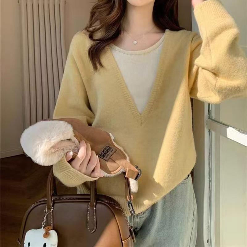 Color matching v-neck fake two-piece knitted sweater for women's autumn and winter new design sense, thin pullover sweater for women