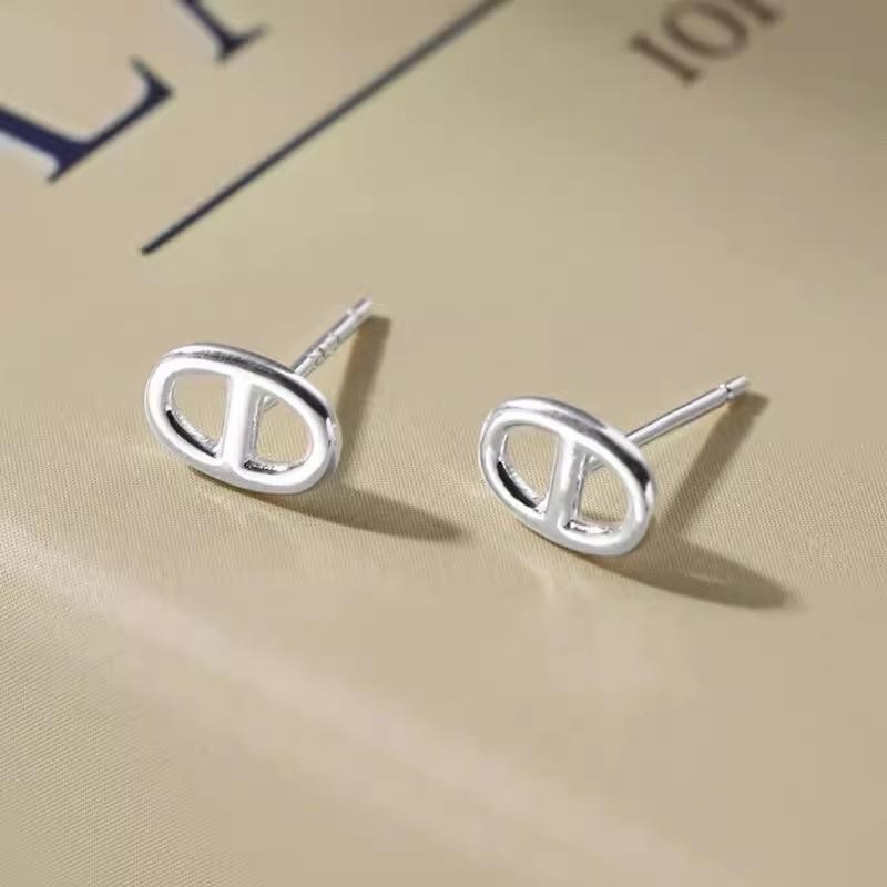 Pig nose stud earrings women's 8-type CD letter earrings light luxury ins niche simple hollow smooth Japanese character plain ring earrings