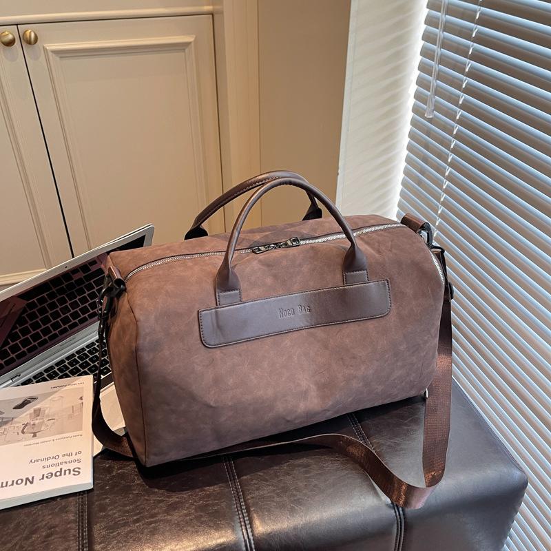 

Travel bag Unisex large capacity shoulder oblique span dry and wet separation shoes Silo fitness bag темно-коричневого