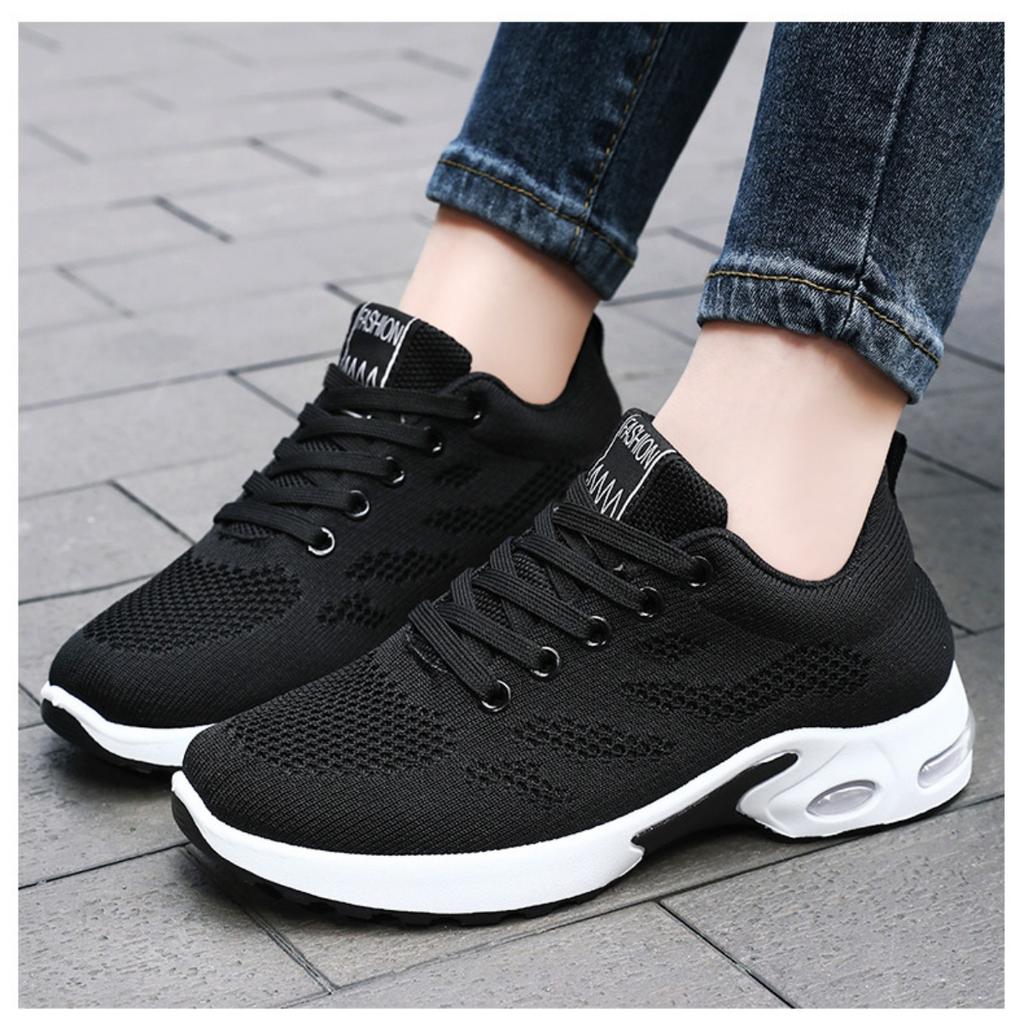 Damenschuhe mit weichen Sohlen, die die Füße nicht ermüden. Sommerliche Freizeitschuhe mit dicker Sohle, Übergröße, luftgepolsterte Sportschuhe
