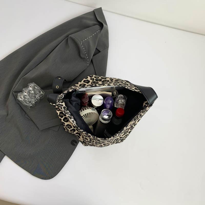 Crossbody Bag for Women Adjustable Strap Messenger Bag Large Capacity Retro Handbag Tote Bag for Work Travel