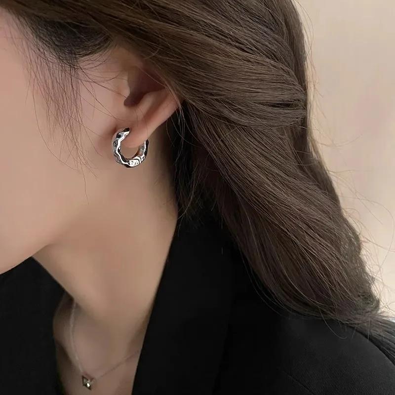 Irregular Pleated Lava Earrings for Women Retro French Earrings Design Simple Temperament Senior Fashion Luxury Jewelry Gift