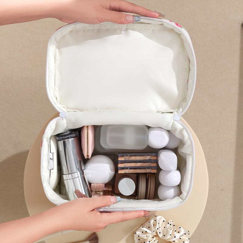 Portable Makeup Case With Cube Shape And Polyester Fabric For Travel And Home Use