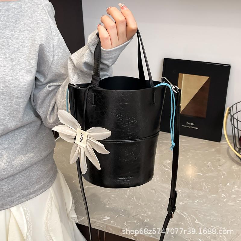Japan and South Korea Retro Versatile Bucket Bag Women's 2025 Summer Fashion Simple Mini Commuter Shoulder Messenger Bag