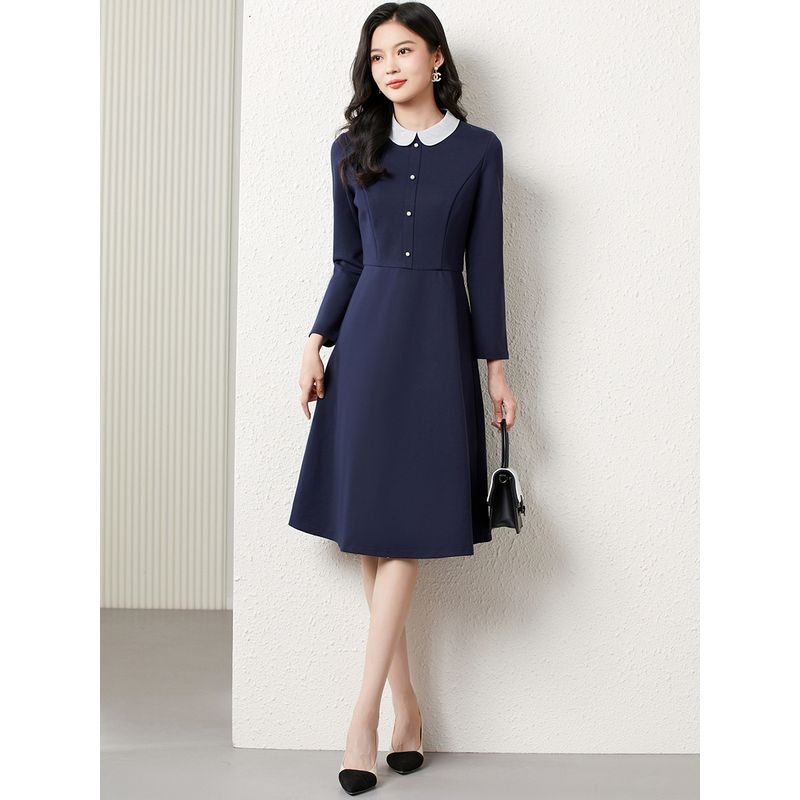 

Модное минималистичное платье классического стиля с воротником Питер Пэн, однотонное, приталенного силуэта, осень 2025, для работы, подчеркивающее фигуру, юбка А-силуэта Dark blue M