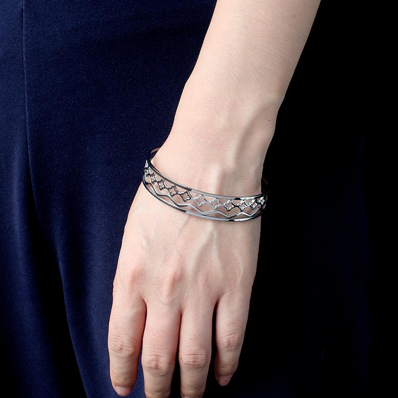 Minimalist Hollow Style 18K Gold Hollow Pattern Adjustable Bracelet Retro Stainless Steel Open Bracelet Jewelry