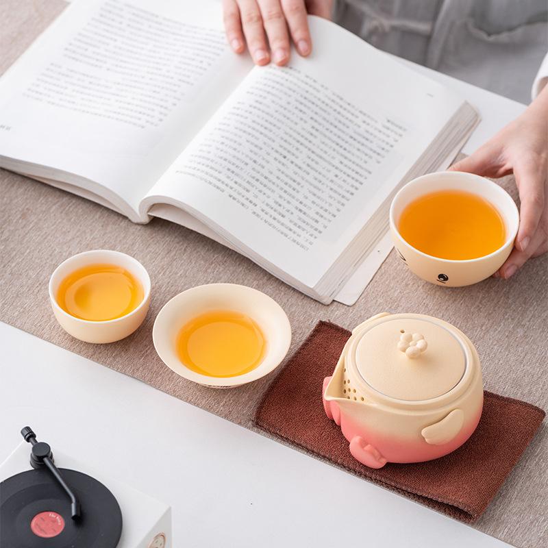 Come On Duck Creative Travel Tea Set, a Pot of Three Cups of Cartoons, Modern Outdoor Portable High-end Business Gifts, Souvenirs