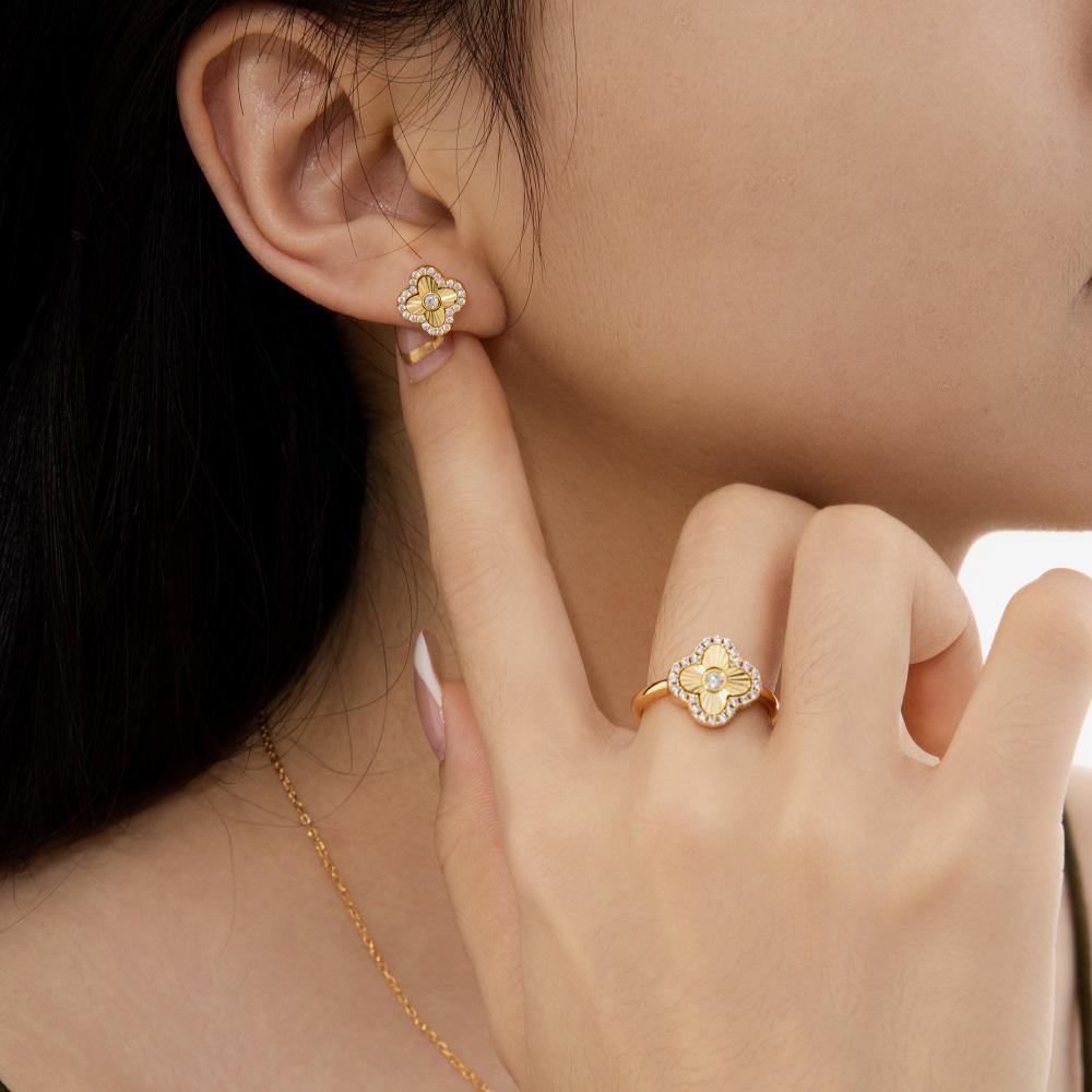 S925 Sterling Silver Four-Leaf Clover Jewelry Set: Sparkling Ring, Bracelet, Earrings, and Necklace for Women