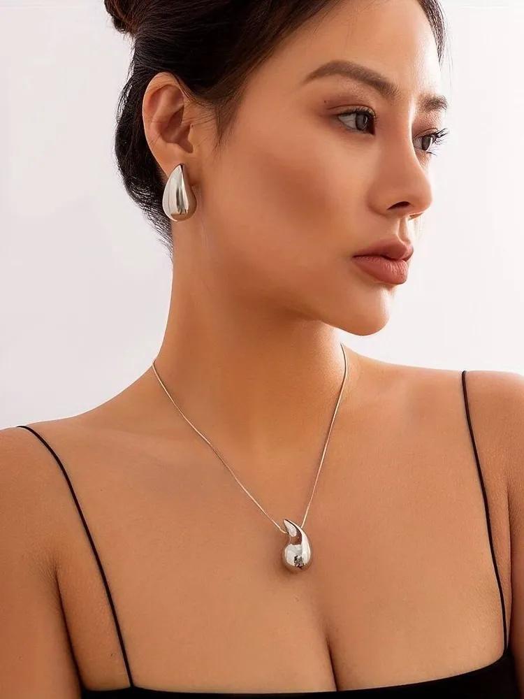 

Fashionable Teardrop-shaped Personalized Earrings, Pendant Necklace, Teardrop-shaped Smooth Jewelry Earring And Necklace Set One Size серебряный