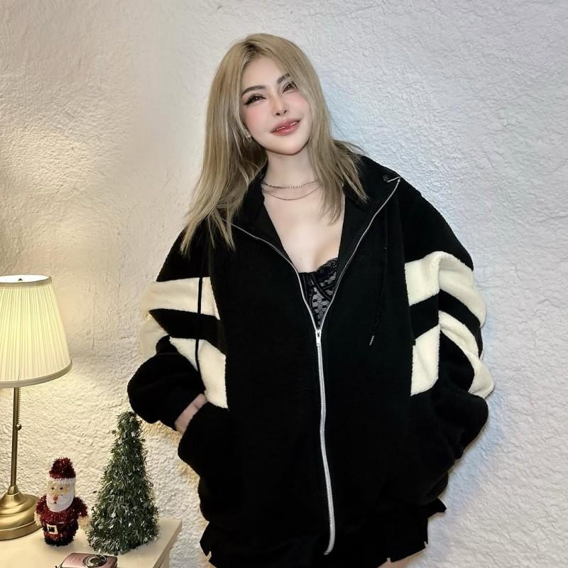 Womens Oversized Faux Fur Coat With Contrast Color Panel Thick Fleece Lined Winter Jacket Korean Style Long Sleeve Outerwear