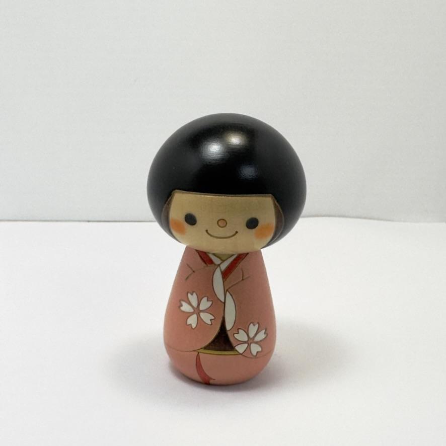 Usaburo Holz Kokeshi Puppe Okappa Shiroihana Rosa 9cm Hoch Hergestellt in Japan