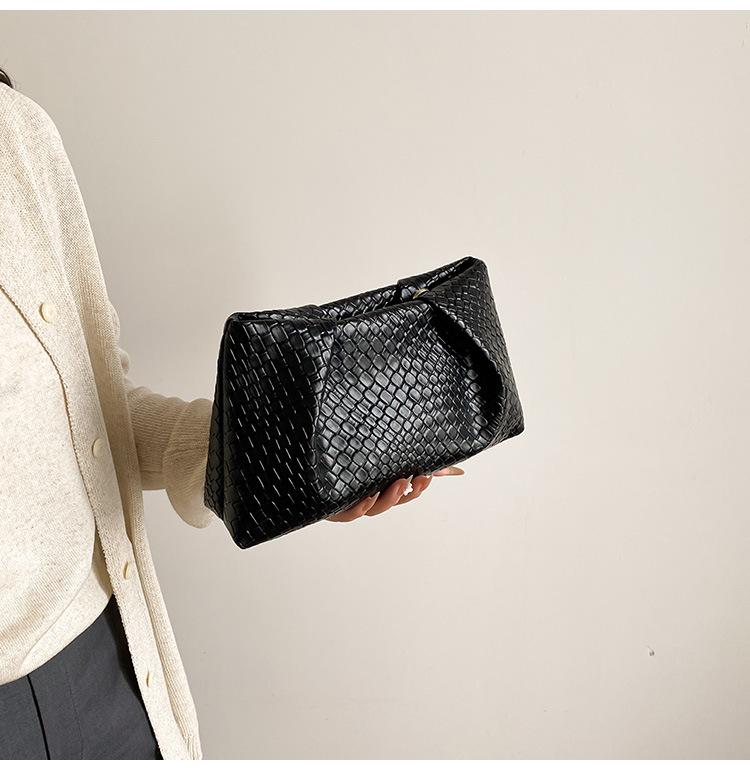 

Трендовый винтажный плетеный клатч с драпировкой: Оригинальный дизайн, защищен авторским правом 30*16*7 cm