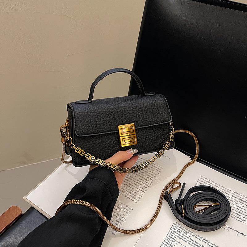 New Stylish and Simple Heavy Industry Chain Flip Bag Portable Shoulder Oblique Span Trendy Women's Bag