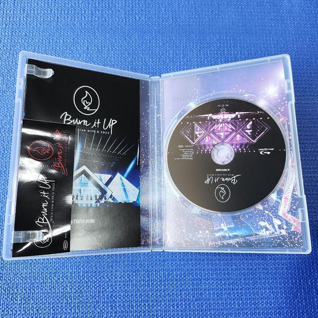 [USED] NiziU Live DVD