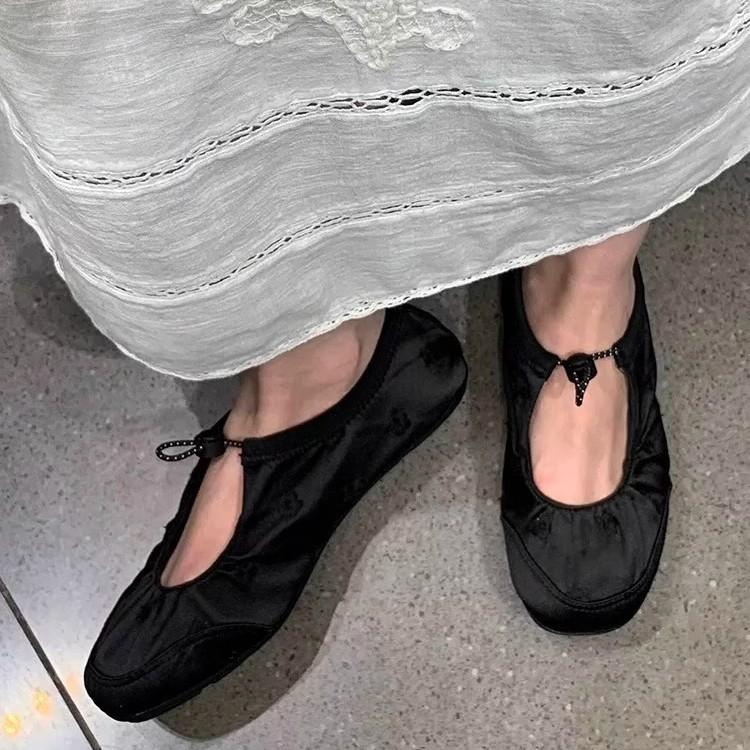 Sheepskin version~ niche fashion casual shoes round head satin embroidery light mouth flat sole shoes ballet sneakers women