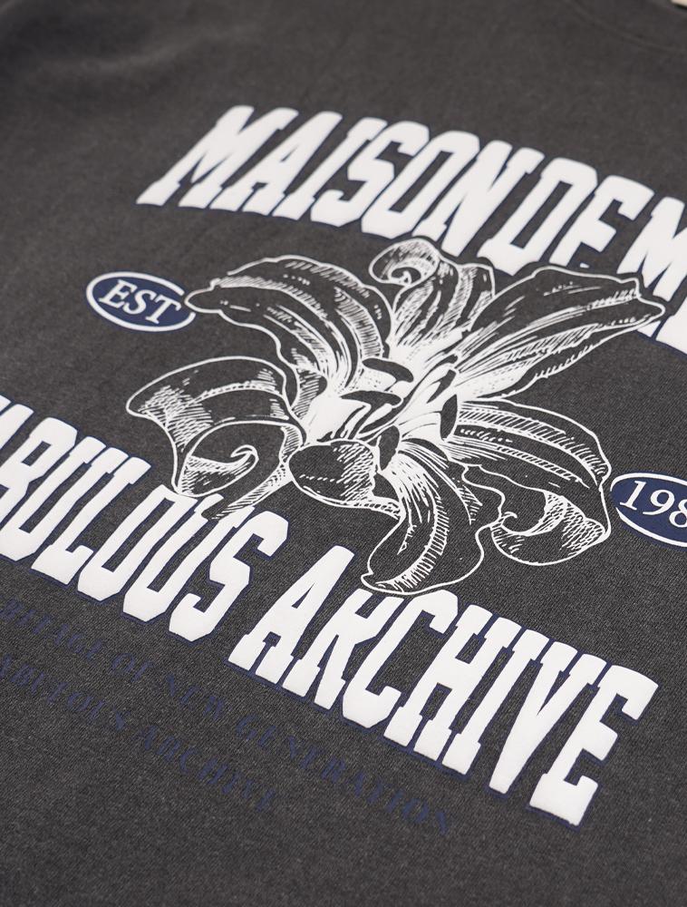 LA MAISON STUDIO Unisex Le Lis Pigment Logo Smoky Short Sleeve T-Shirt Charcoal (Fcf2Ts420M)