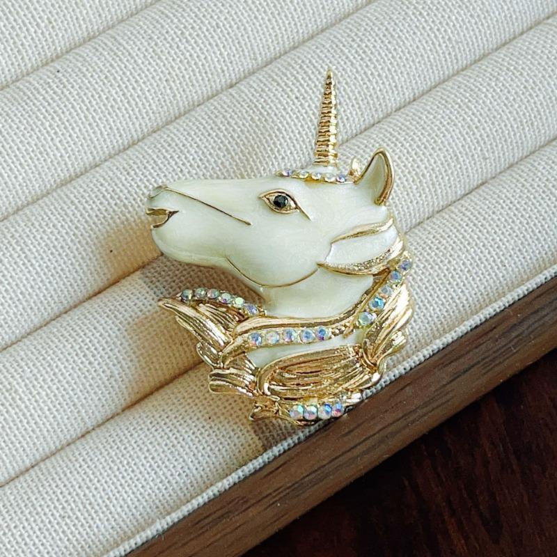 Unicorn Head and Chest Pin - Luxury and Niche Accessory for Pleated Blouses, with A Button That Cinches The Waist and Prevents Showing of The Back.