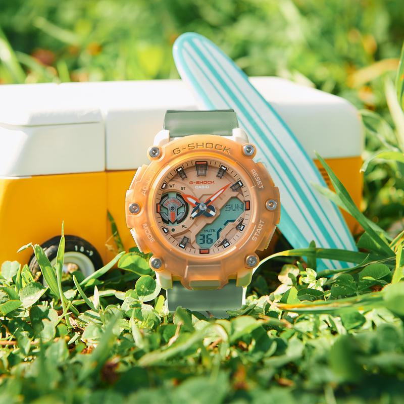 CASIO 200 meters waterproof Quartz resin strap women s watch orange dial GMA-S2200PE оранжевый