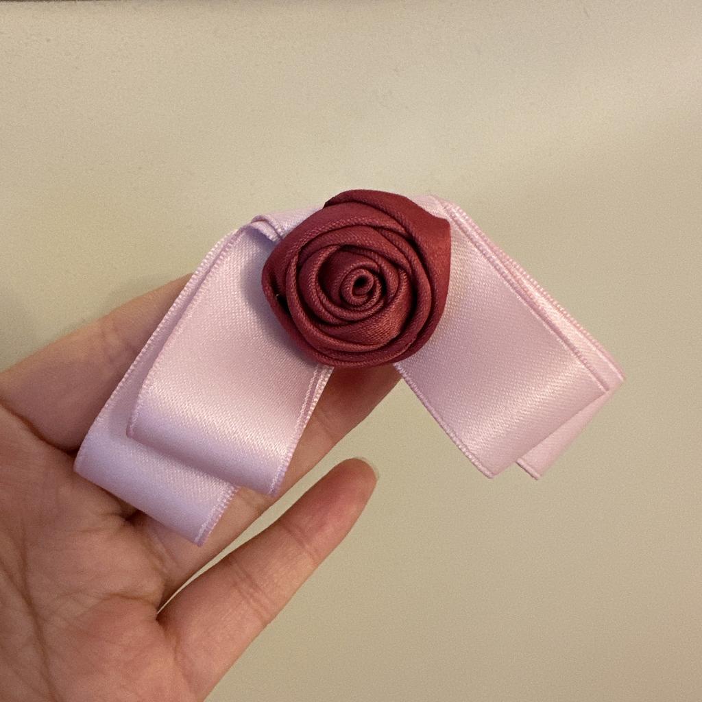 Modische Haarspangen im koreanischen Stil für Damen Stoffkunst Rosenblume Haarspange Neues Produkt Kopfschmuck