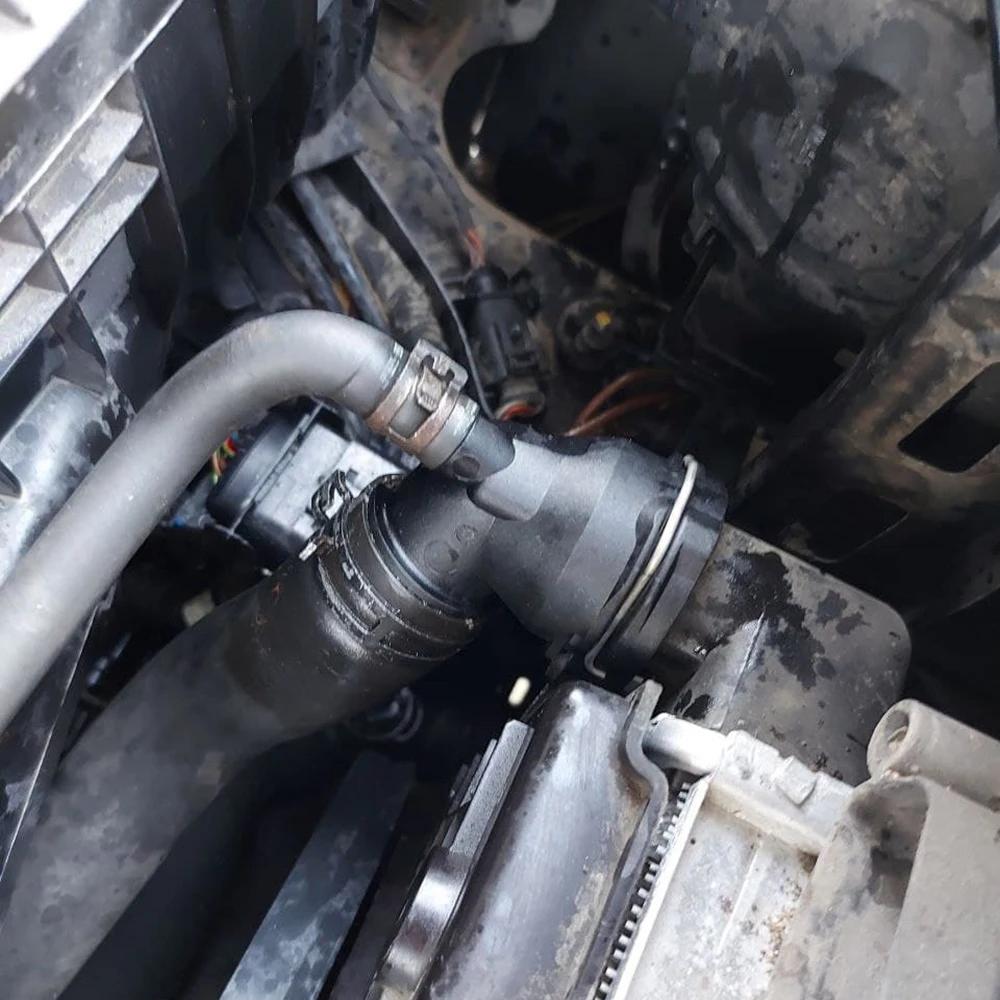 Car Engine Radiator Coupling Coolant Hose Flange Pipe Connector Engine Compartment 3C0122291 For VW Golf Plus 5M 2005 2006- 2013