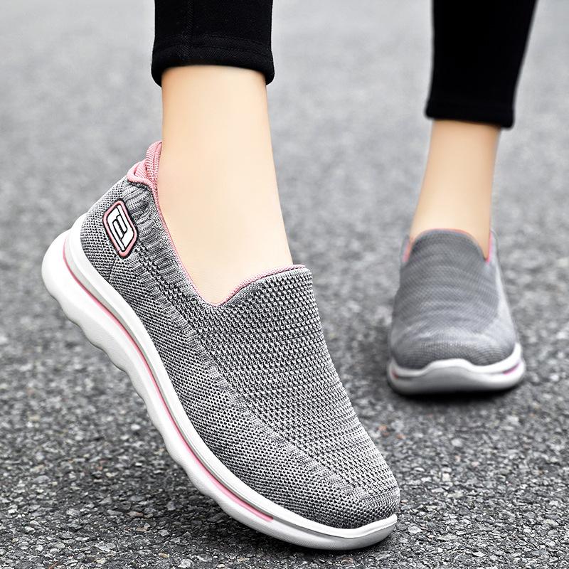 Middle-aged and elderly mother shoes Flat-soled elderly shoes Cloth shoes Non-slip soft-soled flying woven surface brand women's shoes