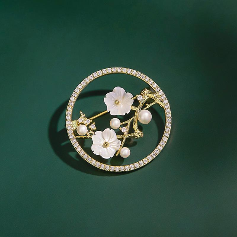 Chinese-style Corsage Women's Hollowed-out Shell Plum Blossom Brooch, Elegant Retro Anti-exposure Pin