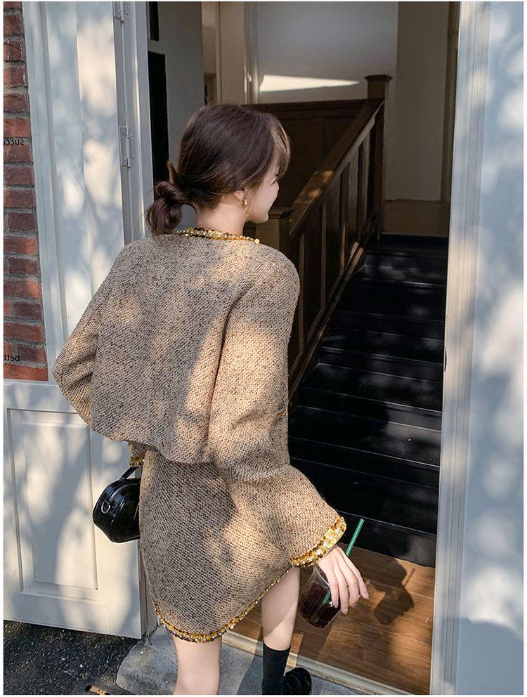 Szykowne tweedowe marynarki w kolorze złotym z cekinami i zestaw spódnic z koralikami dla kobiet