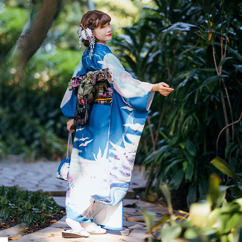Furisode Tuhá Látka Dámské Kimono Jeřáb - Odolné proti vráskám, Snadno se nosí, Formální Japonský Styl