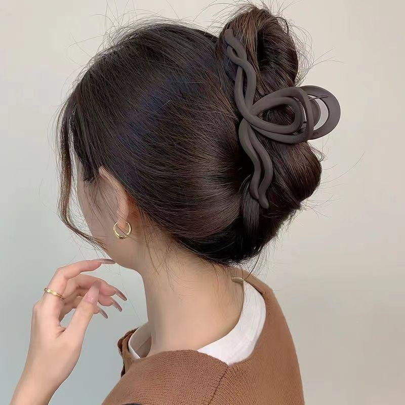 

15 см черная большая заколка для волос: Высококачественная матовая заколка-акула для объемных причесок