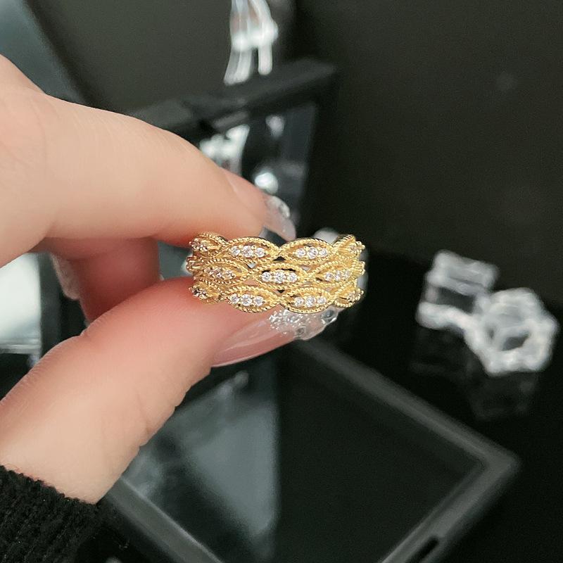 Chinese Retro High-End Open Lace Ring - Women's Court Style Temperament, Niche Design