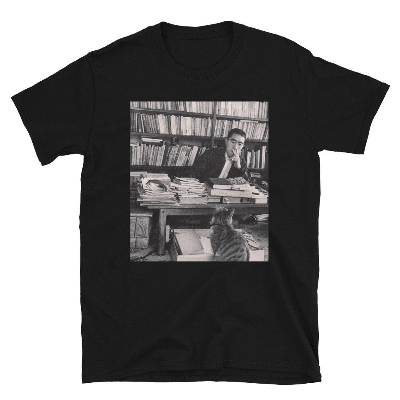 yukio mishima with his cat T-Shirt S