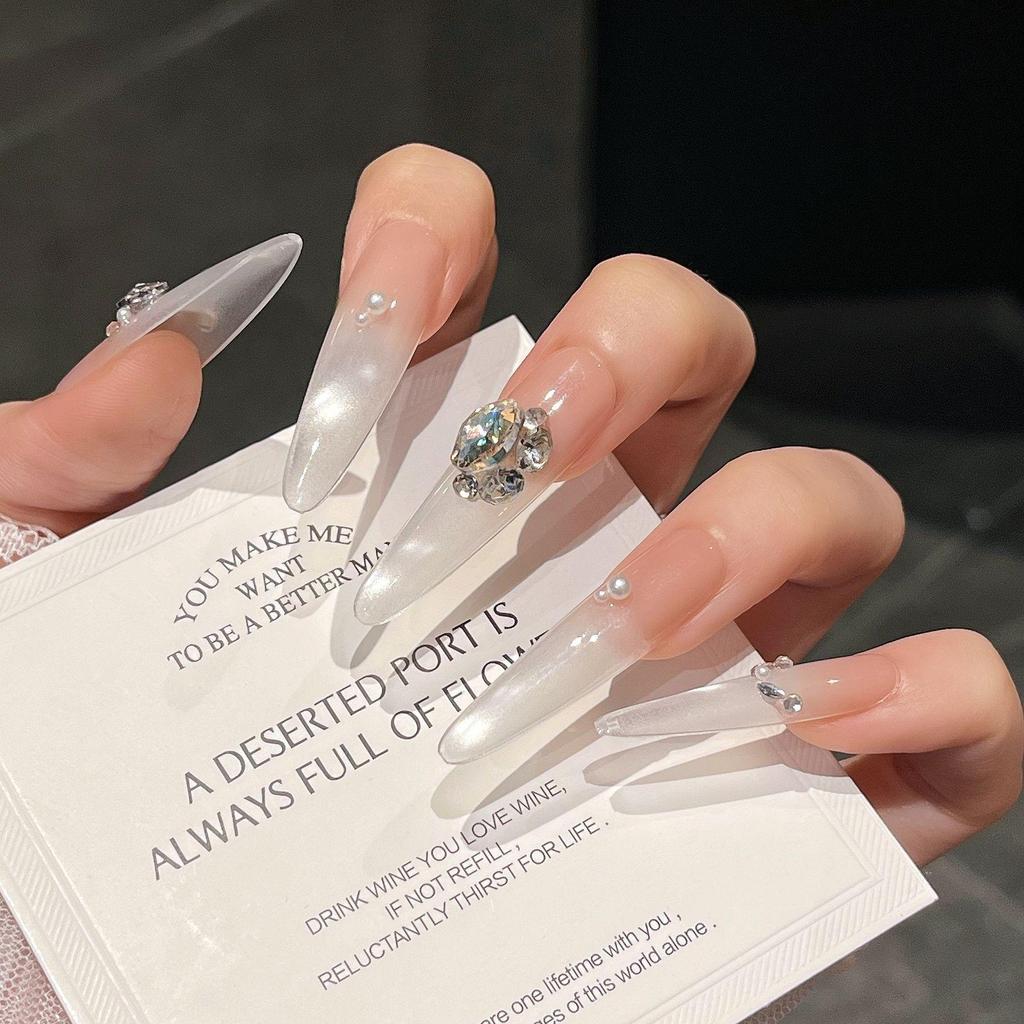 2026 Wearable Cat Eye Nail Art Stickers: Handmade Whitening Light-Catching Nail Tips.
