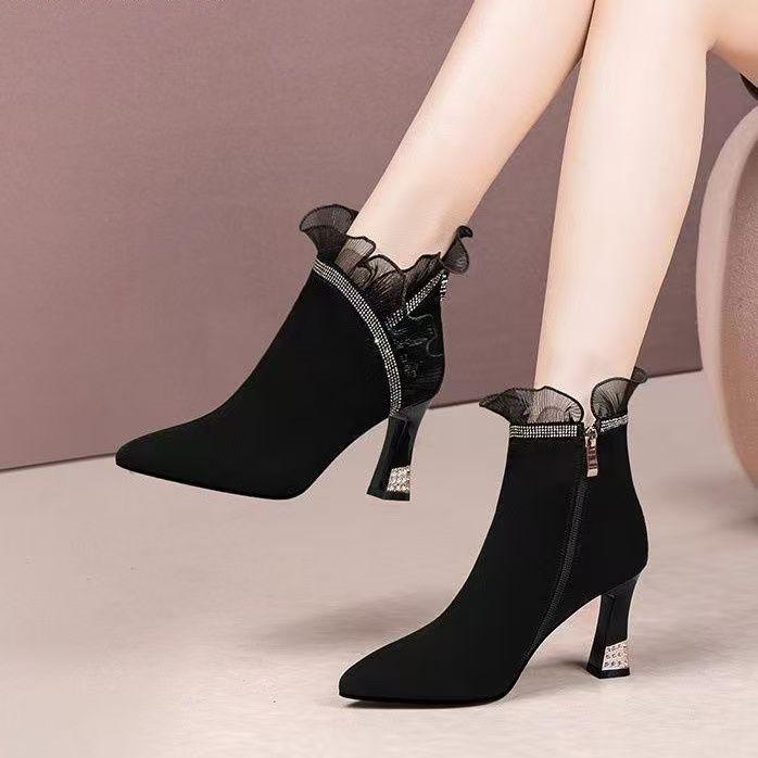 2025 Damankelstövlar: Strasspärlad spetskant, Högklackade stilettos, Fårskinnssuede