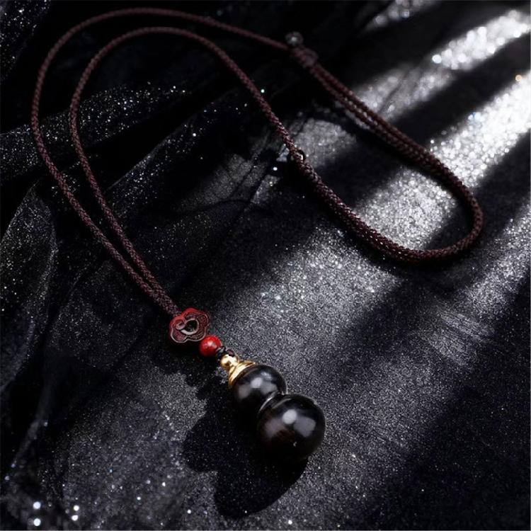 Lightweight Zinc Alloy and Wood Pendant Necklace Featuring Adjustable Chain for Sensitive Skin and Fashion Versatility