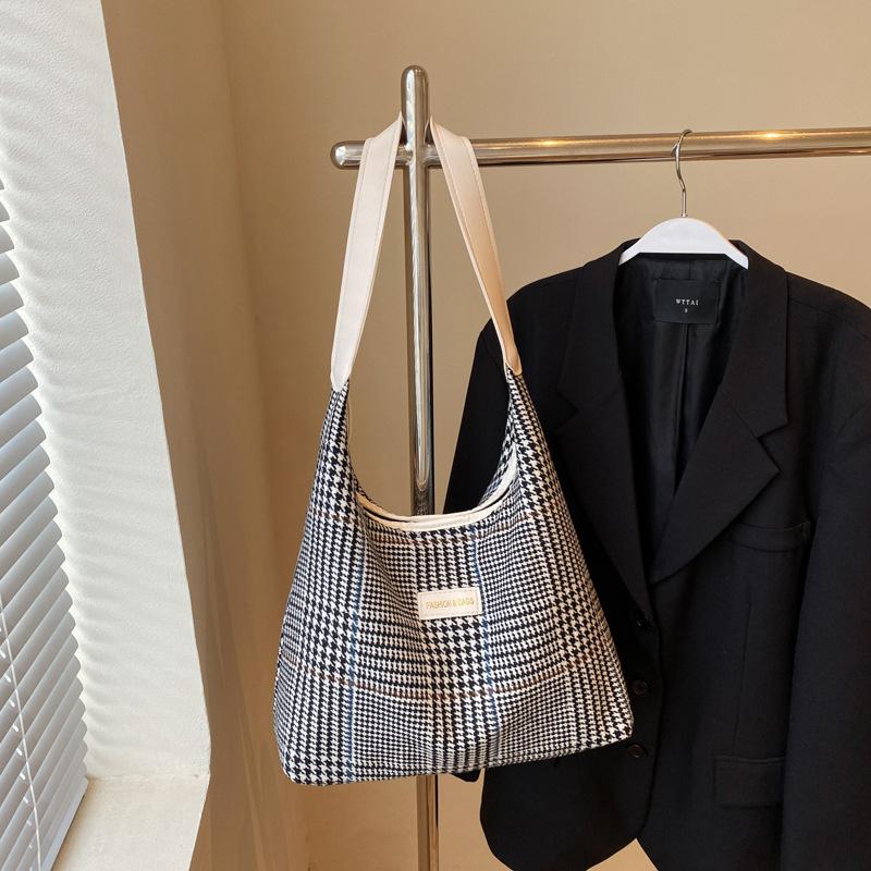 Large Capacity Bag Women'S Winter Leisure Shoulder Underarm Shopping Bag Commuting To Work Versatile Tote Bag