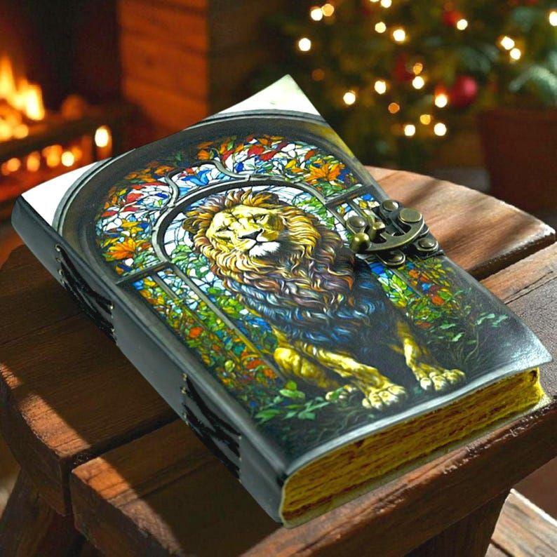 

Большой кожаный журнал с львом: Винтажный гримуар, пустая Книга Теней 7 x5 in