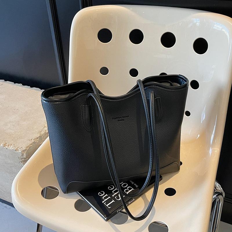 

Large-capacity bag women s autumn and winter versatile new simple shoulder bag fashion leisure commuter tote bag чёрный
