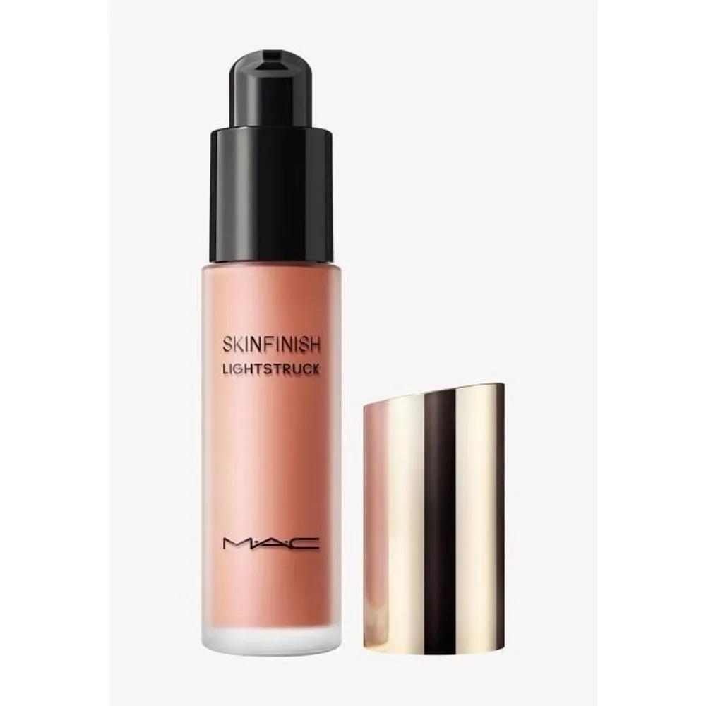 MAC Skinfinish Lightstruck Liquid Highlighter - Space Sleeper The colour is