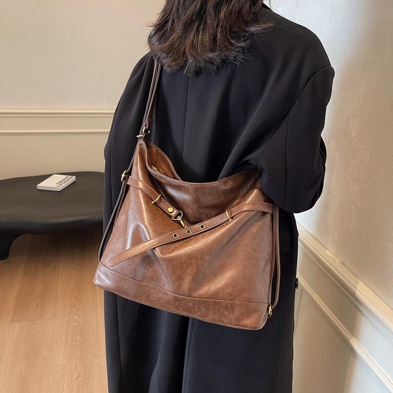 Underarm shoulder bag women's 2025 new autumn and winter personalized retro smudge premium one-pack multi-back bucket backpack