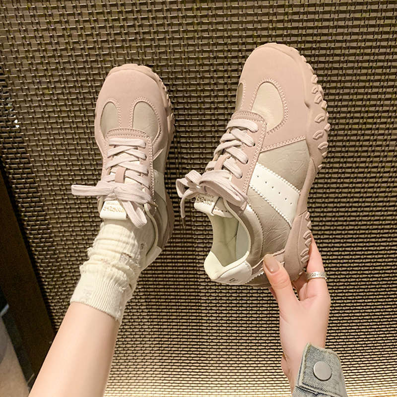 Sport- och fritidsbrädeskor mjuk sula små Forrest Gump-skor dam 2025 vår ny mångsidig populär tjocksulad tysk träningssko