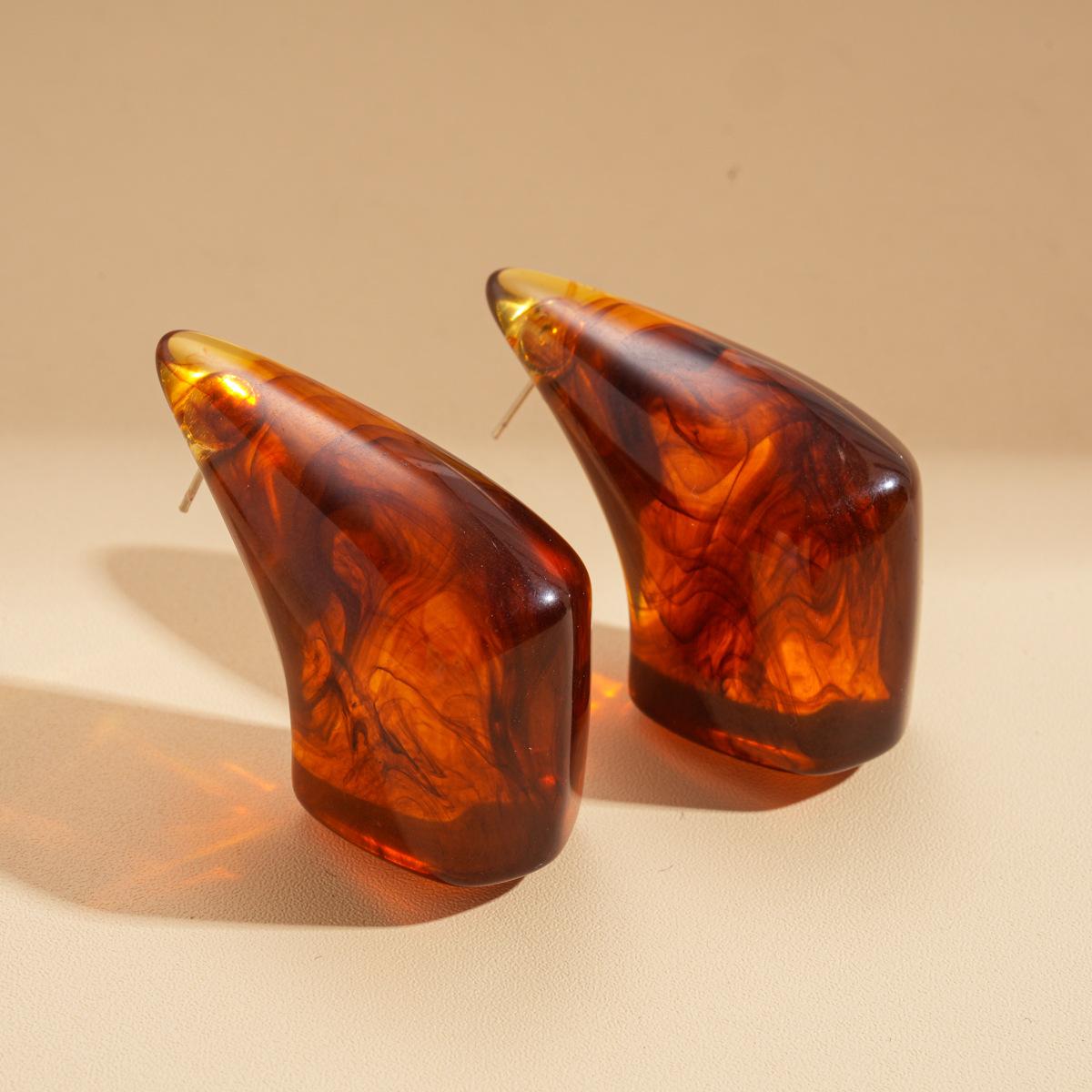 DIGADAGU Resin Irregular Geometric Stud Earrings New Simple Elegant Earrings Woman Party Zircon Accessories коричневый
