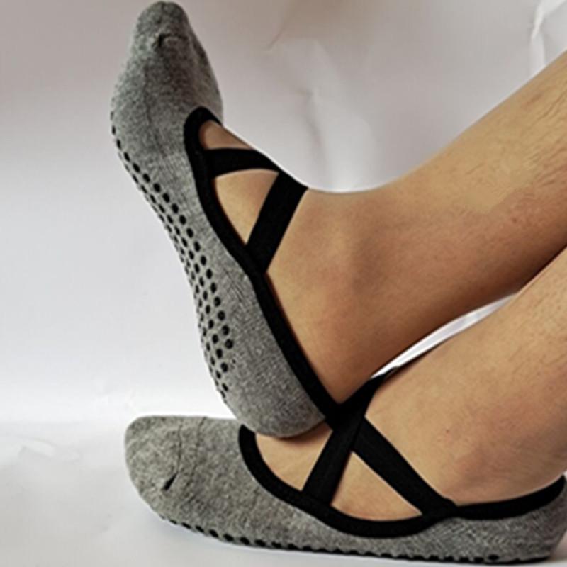 Women's Non-Slip Yoga Socks with Cross Straps - Sweat-Absorbent Ankle Socks for Pilate & Trampoline