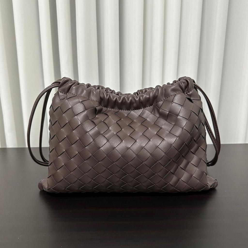 2024 New cowhide woven armpit bag large-capacity commuter bag versatile leather crossbody shoulder woven women's bag