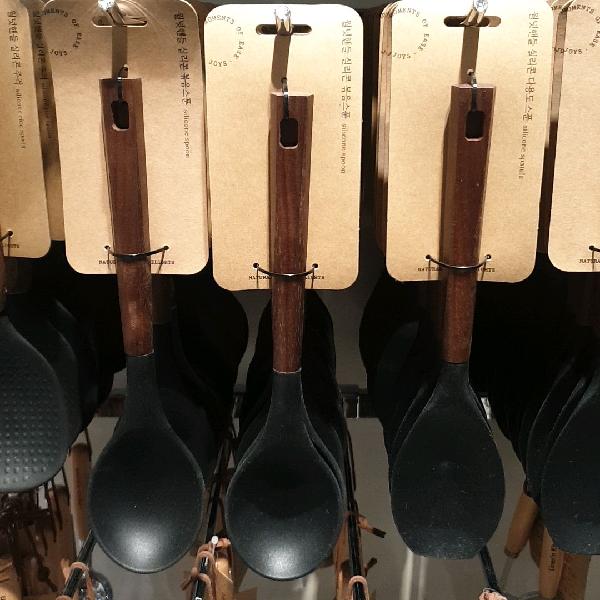 Walnut Handle Premium Silicone Stir-Fry Spatula Spoon One thing