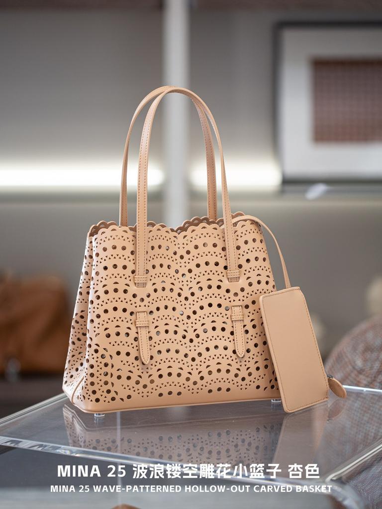 25 Small Fresh Fashion Hollow Embossed Cowhide Vegetable Pattern Womens Single Shoulder Daily Casual Bag