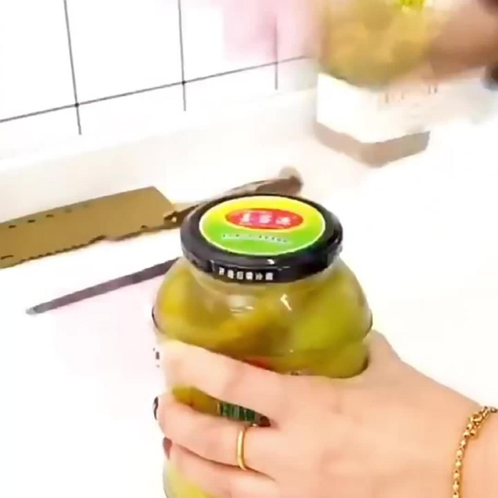 Universal and Easy Bottle Opener, Lid Twisting Device, Can Opener, Household Kitchen Tool, Anti Slip and Labor-saving