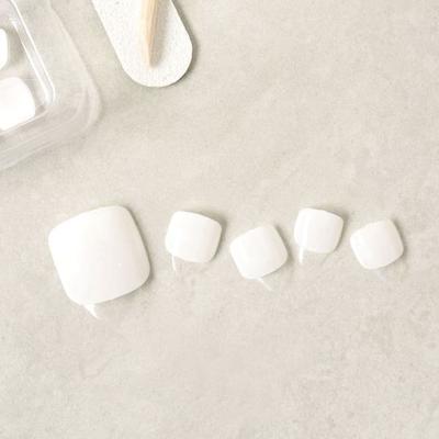 T.I.T.A Solid Pedi Tips 14 vienetų (Baltas)